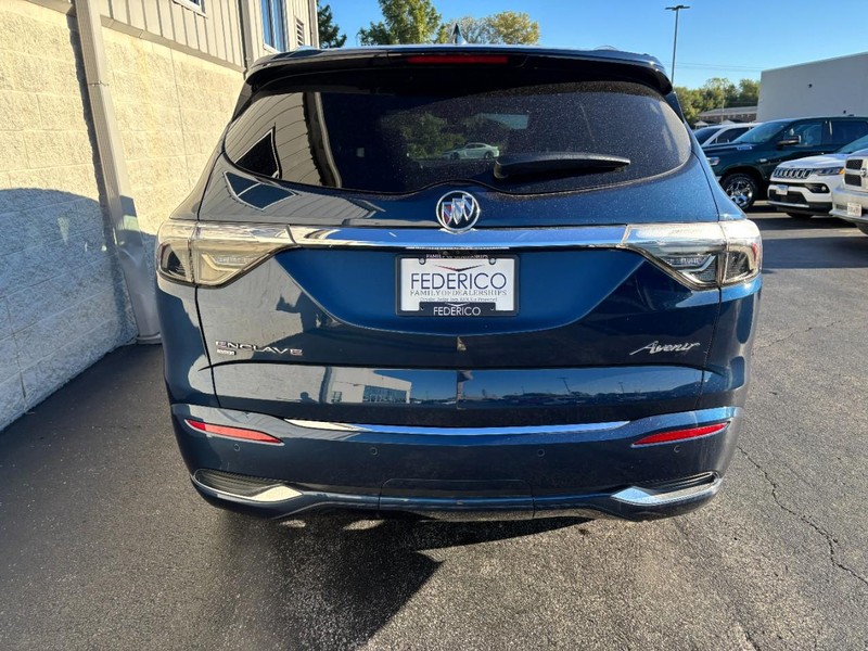 Buick Enclave Vehicle Full-screen Gallery Image 04