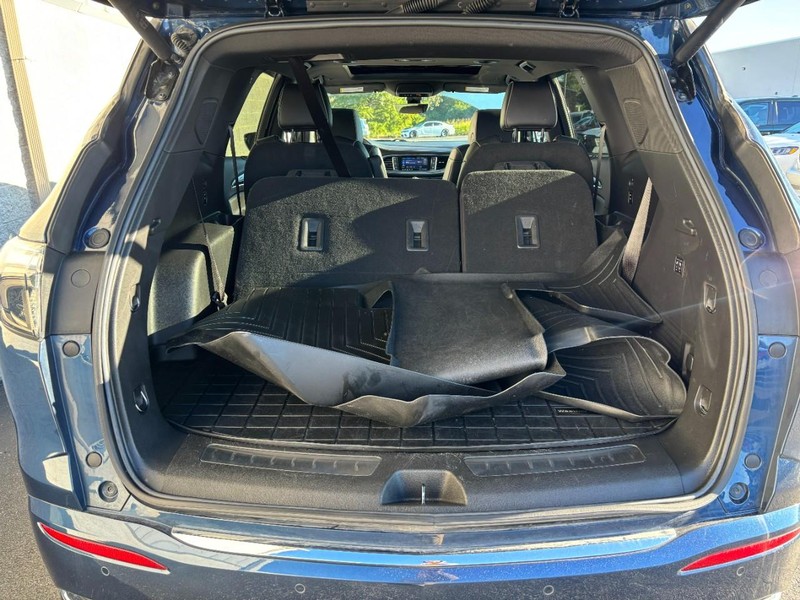 Buick Enclave Vehicle Full-screen Gallery Image 06