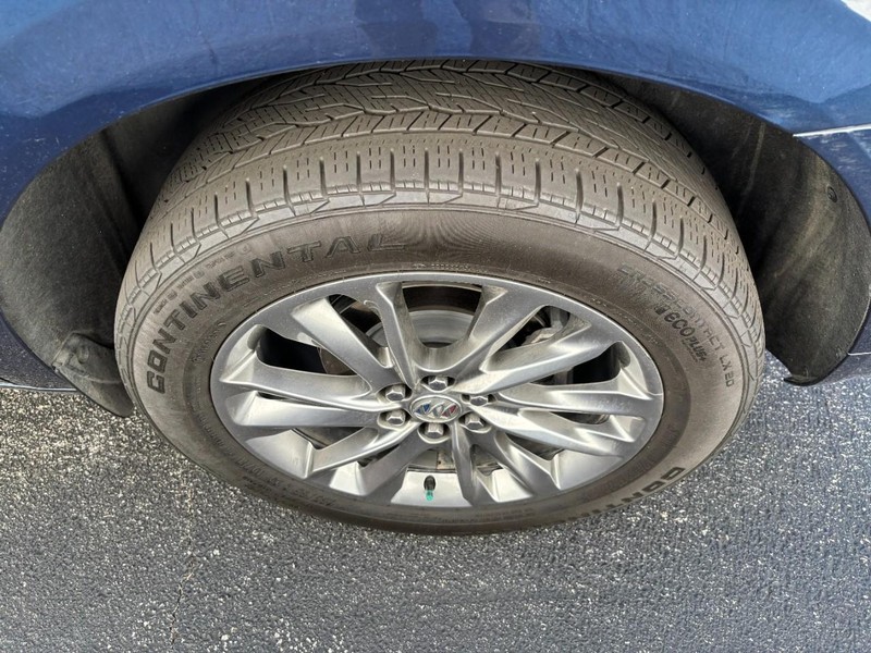 Buick Enclave Vehicle Full-screen Gallery Image 07