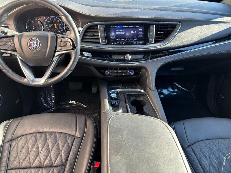 Buick Enclave Vehicle Full-screen Gallery Image 10