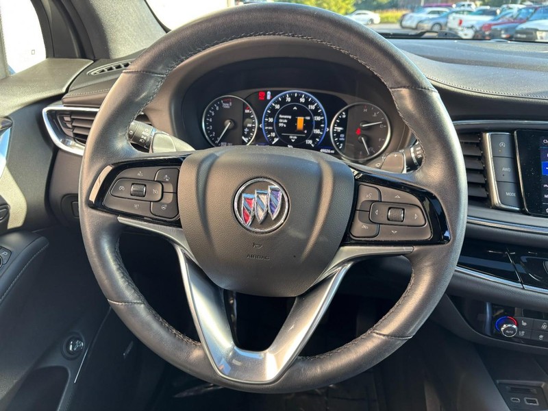 Buick Enclave Vehicle Full-screen Gallery Image 11
