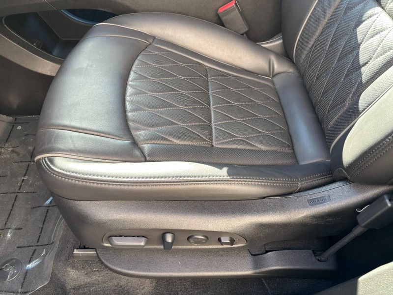 Buick Enclave Vehicle Full-screen Gallery Image 15