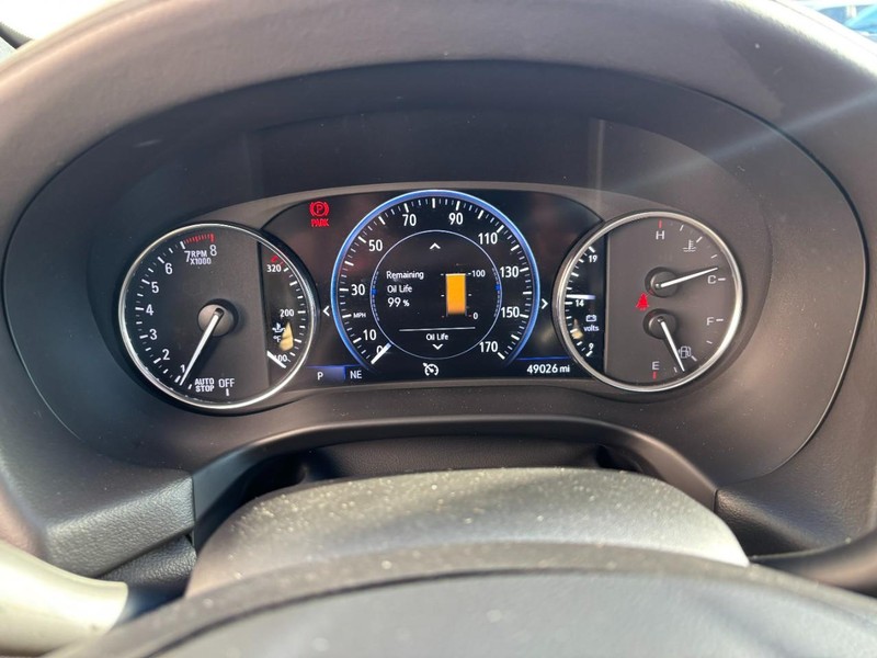 Buick Enclave Vehicle Full-screen Gallery Image 17