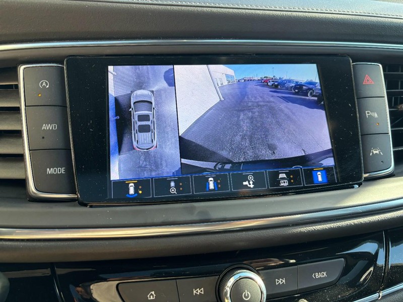 Buick Enclave Vehicle Full-screen Gallery Image 19