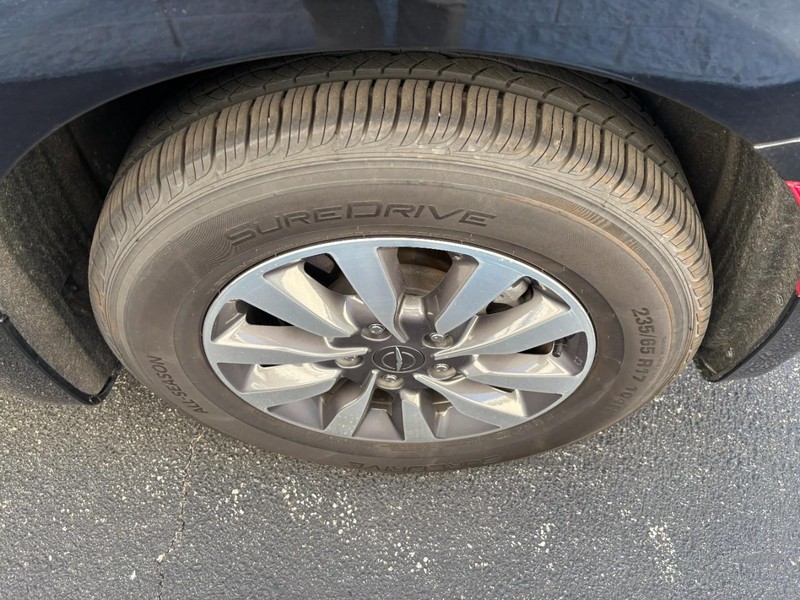 Chrysler Pacifica Vehicle Full-screen Gallery Image 07