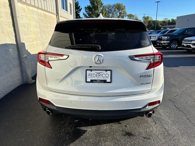 Acura RDX Vehicle Full-screen Gallery Image 04