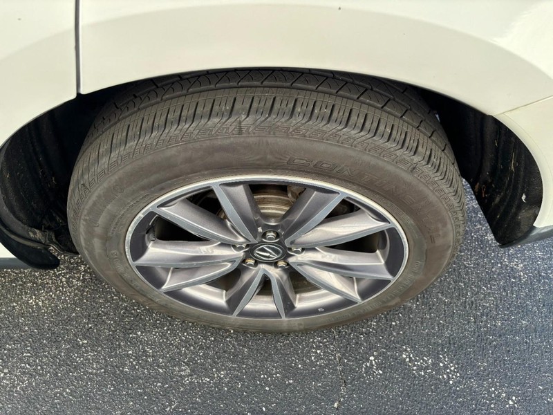Acura RDX Vehicle Full-screen Gallery Image 07
