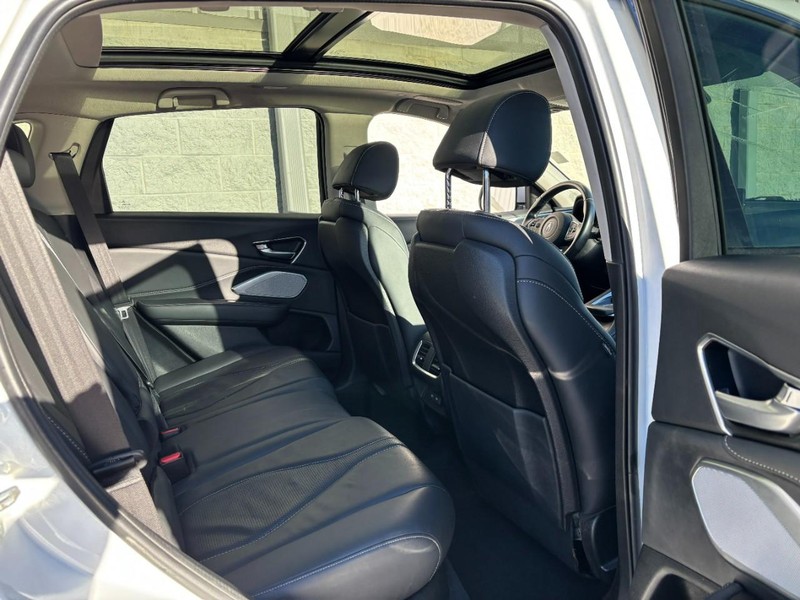 Acura RDX Vehicle Full-screen Gallery Image 09