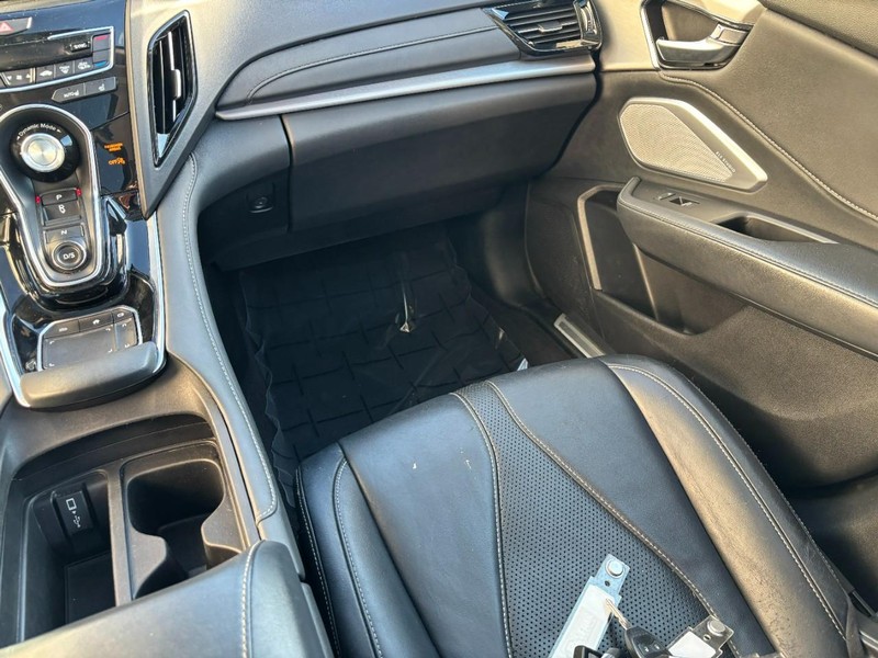 Acura RDX Vehicle Full-screen Gallery Image 13
