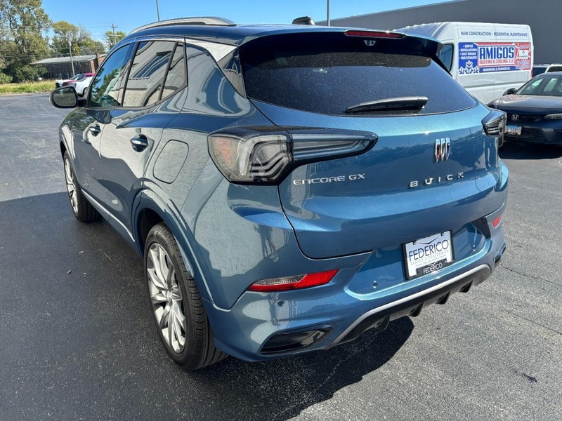 Buick Encore GX Vehicle Full-screen Gallery Image 05