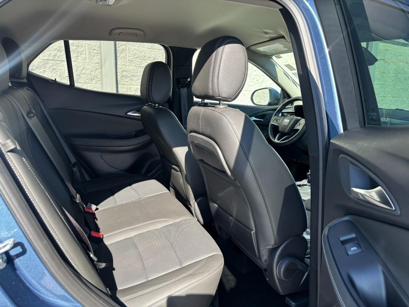 Buick Encore GX Vehicle Full-screen Gallery Image 09