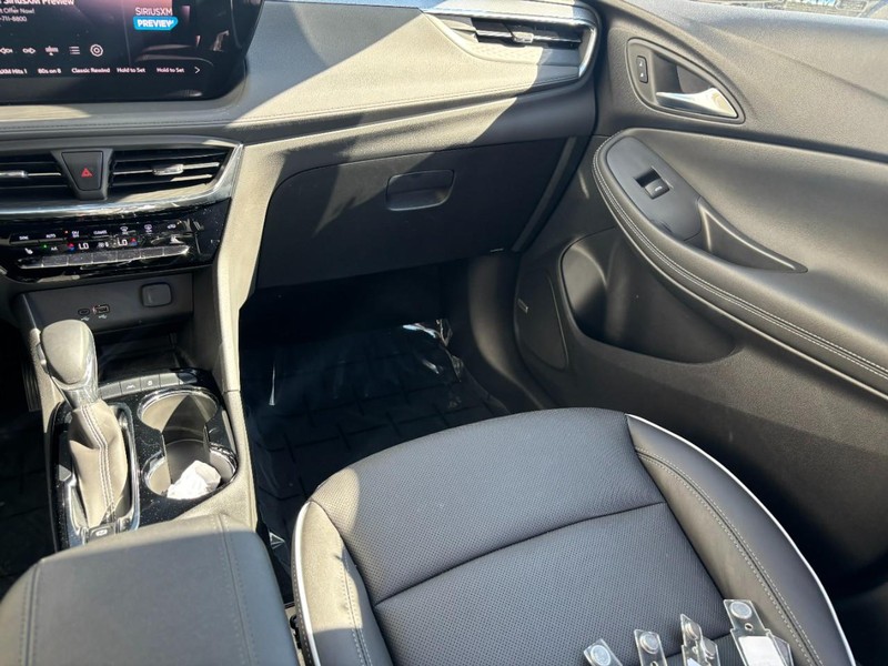 Buick Encore GX Vehicle Full-screen Gallery Image 13