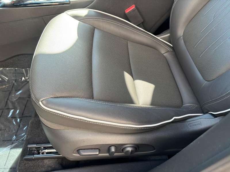 Buick Encore GX Vehicle Full-screen Gallery Image 15