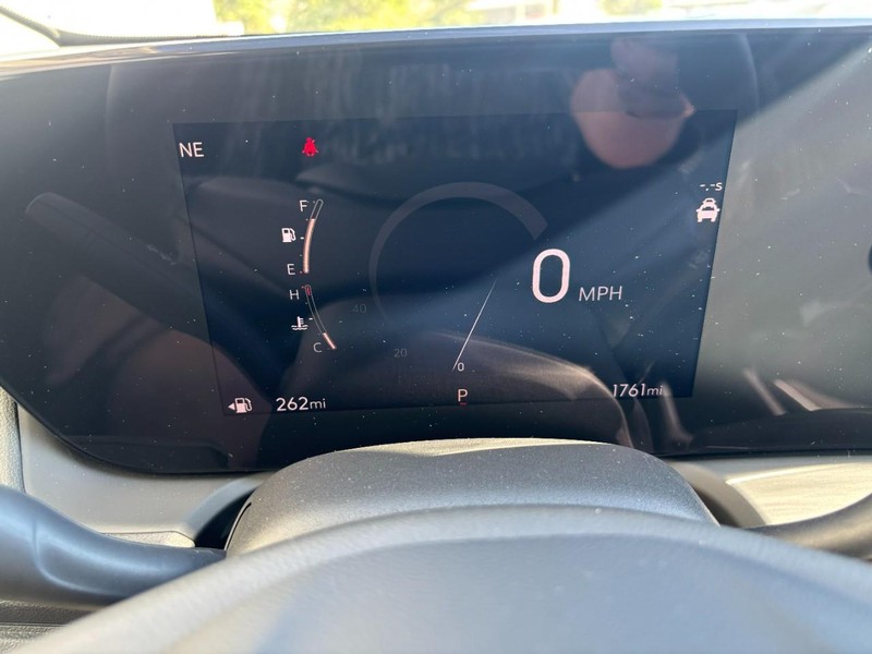 Buick Encore GX Vehicle Full-screen Gallery Image 17