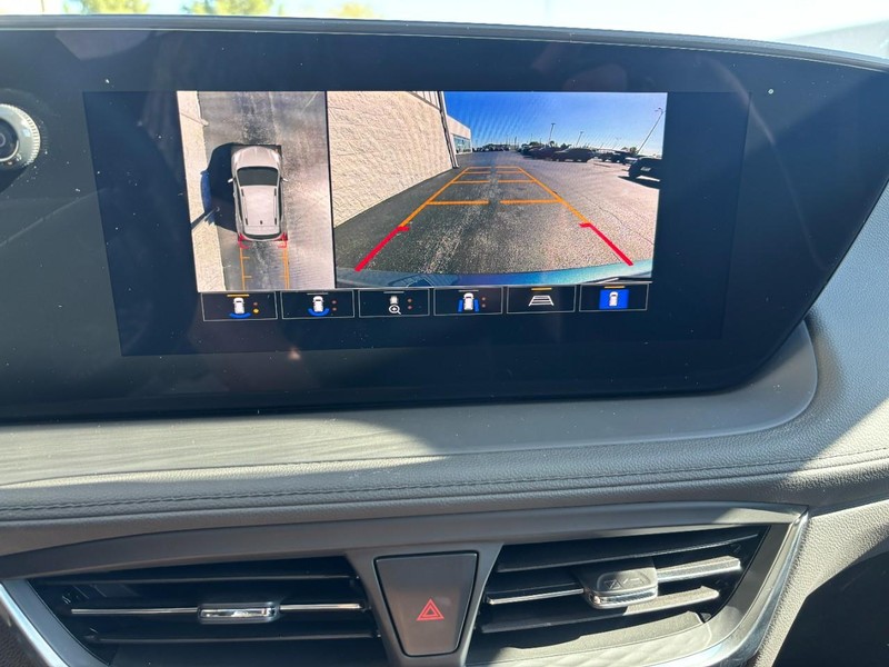 Buick Encore GX Vehicle Full-screen Gallery Image 18