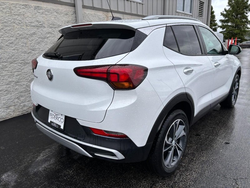 Buick Encore GX Vehicle Full-screen Gallery Image 03