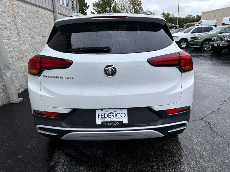 Buick Encore GX Vehicle Full-screen Gallery Image 04