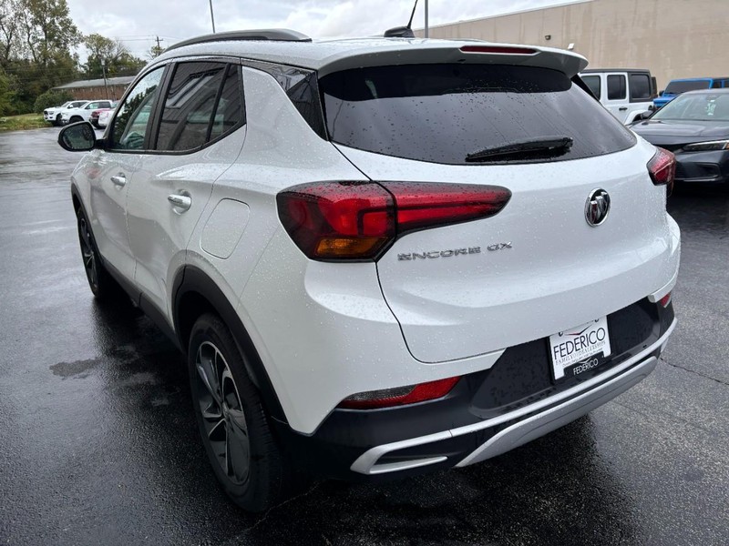 Buick Encore GX Vehicle Full-screen Gallery Image 05