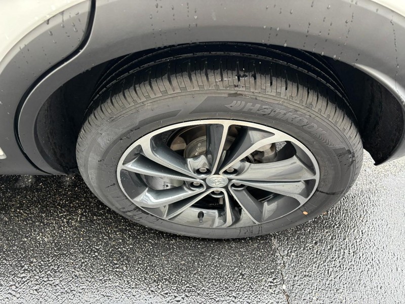 Buick Encore GX Vehicle Full-screen Gallery Image 07