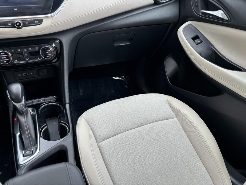 Buick Encore GX Vehicle Full-screen Gallery Image 12