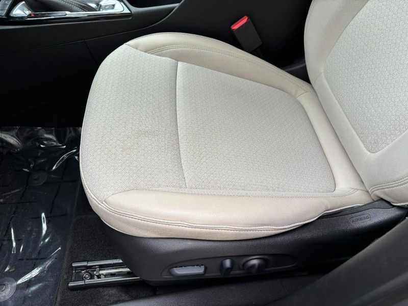 Buick Encore GX Vehicle Full-screen Gallery Image 14