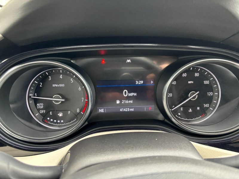 Buick Encore GX Vehicle Full-screen Gallery Image 16