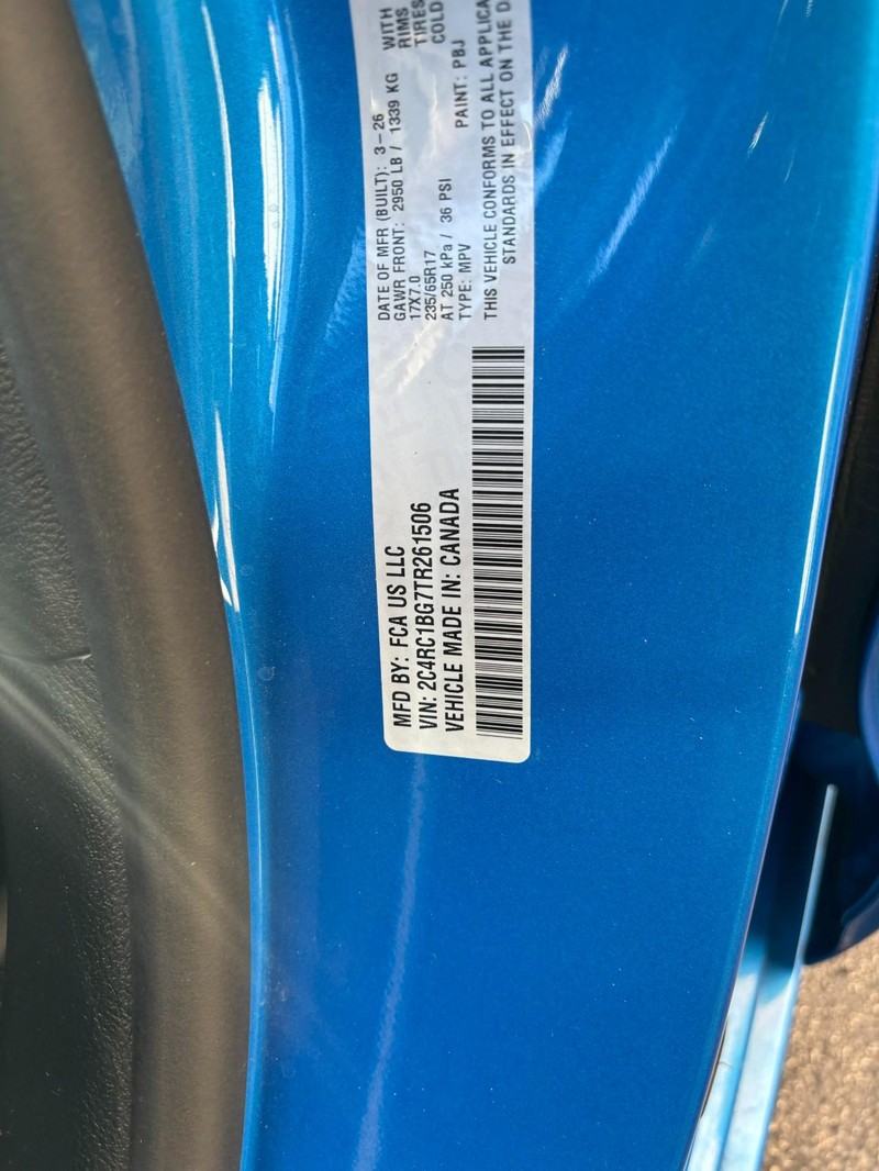 Chrysler Pacifica Vehicle Full-screen Gallery Image 16