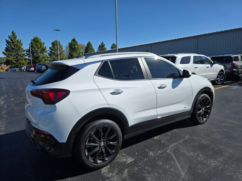Buick Encore GX Vehicle Full-screen Gallery Image 03