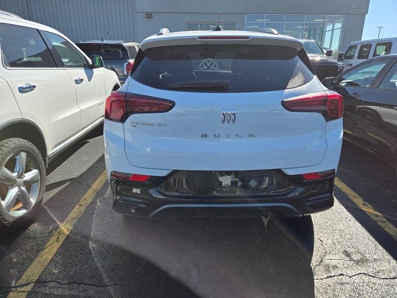 Buick Encore GX Vehicle Full-screen Gallery Image 04