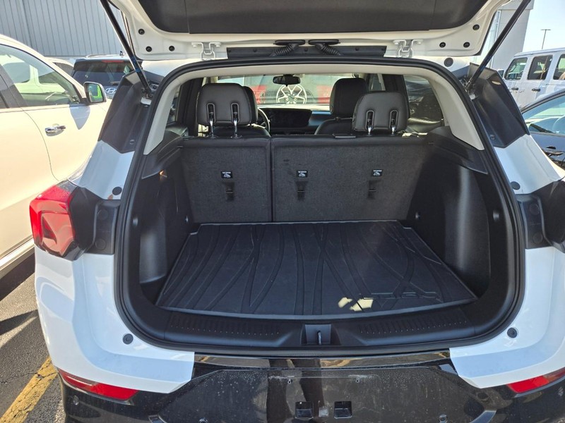 Buick Encore GX Vehicle Full-screen Gallery Image 05