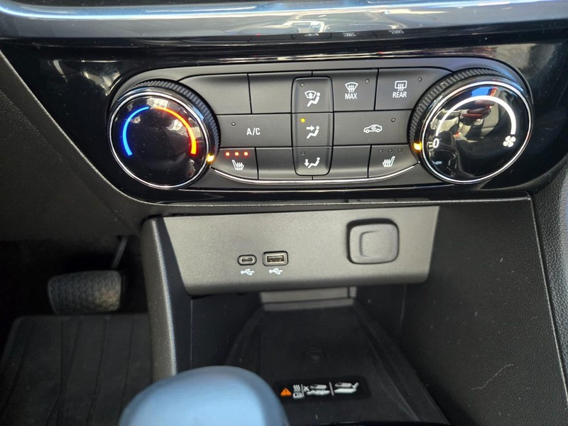 Buick Encore GX Vehicle Full-screen Gallery Image 10