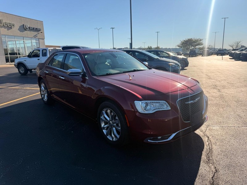 Chrysler 300 Vehicle Full-screen Gallery Image 03