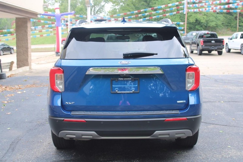 Ford Explorer Vehicle Full-screen Gallery Image 04