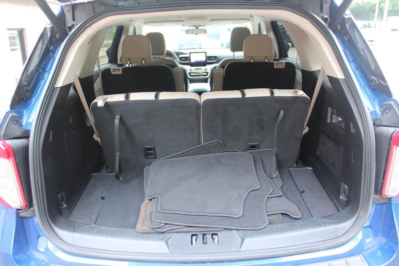 Ford Explorer Vehicle Full-screen Gallery Image 05