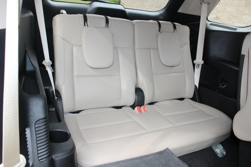 Ford Explorer Vehicle Full-screen Gallery Image 09