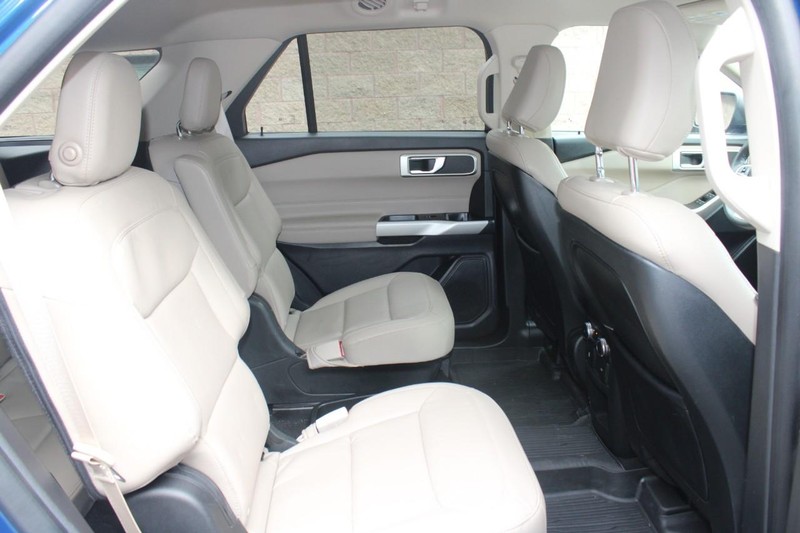 Ford Explorer Vehicle Full-screen Gallery Image 10