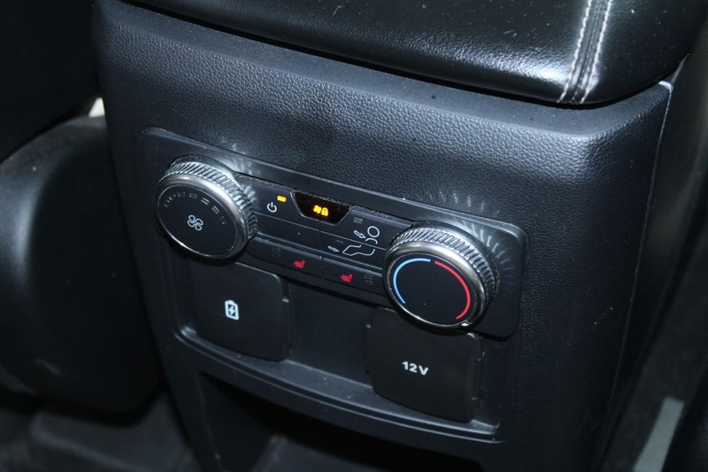 Ford Explorer Vehicle Full-screen Gallery Image 11