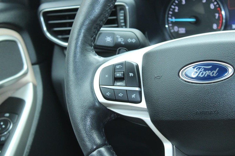 Ford Explorer Vehicle Full-screen Gallery Image 14