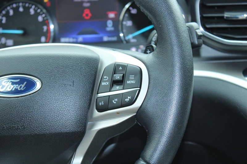 Ford Explorer Vehicle Full-screen Gallery Image 15