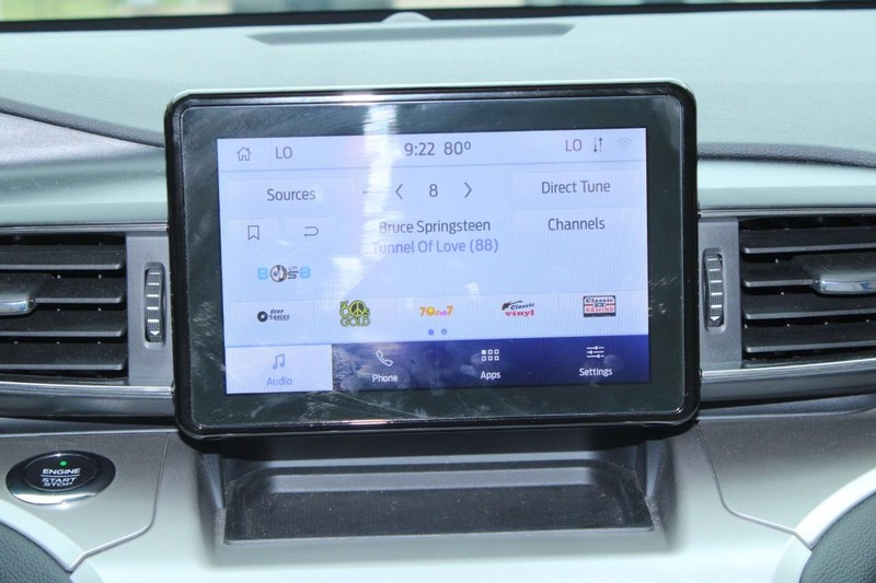 Ford Explorer Vehicle Full-screen Gallery Image 16