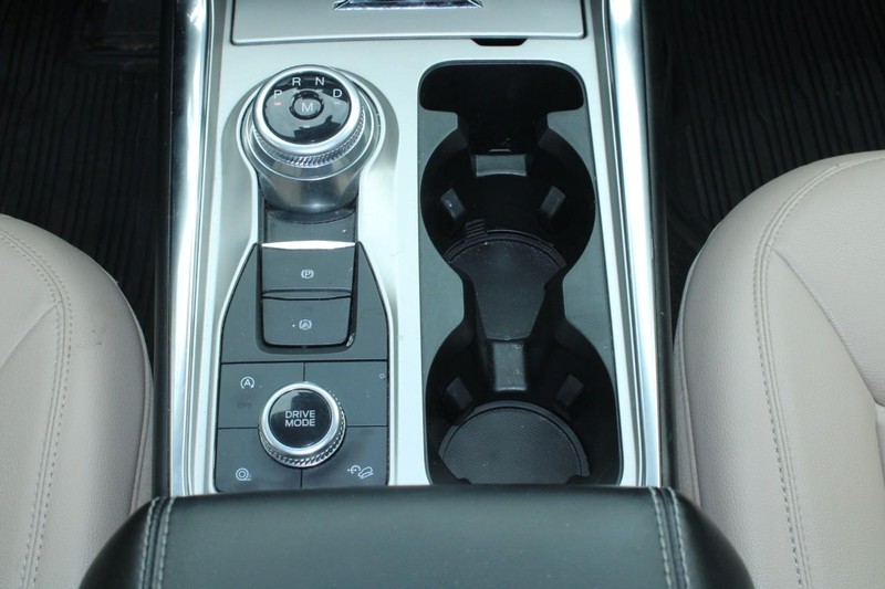 Ford Explorer Vehicle Full-screen Gallery Image 18