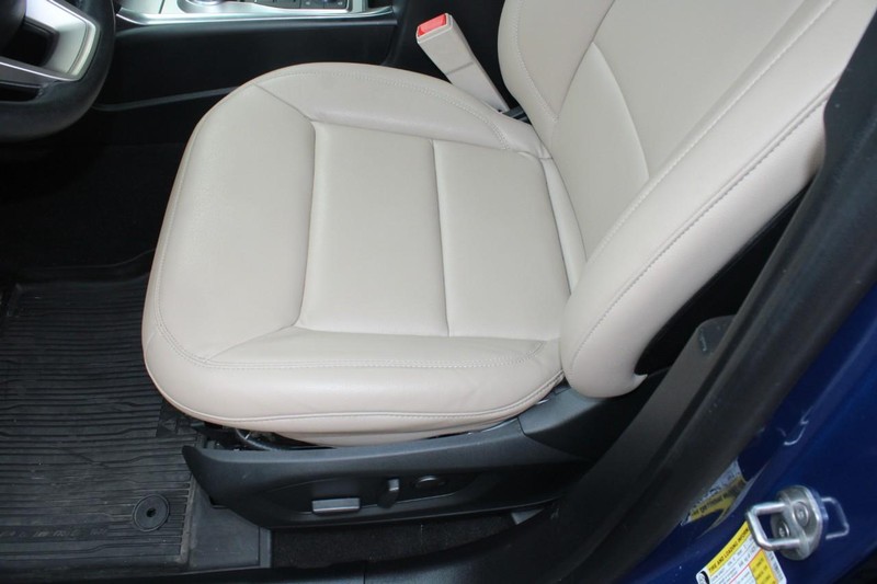 Ford Explorer Vehicle Full-screen Gallery Image 21