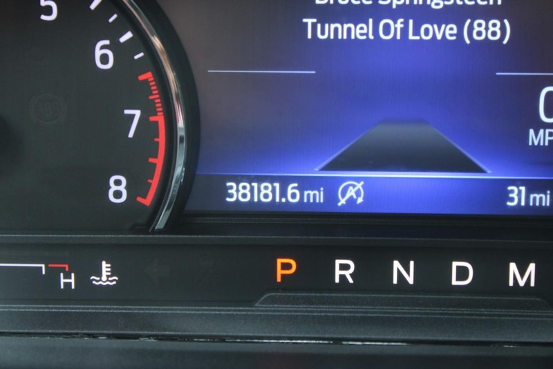 Ford Explorer Vehicle Full-screen Gallery Image 22