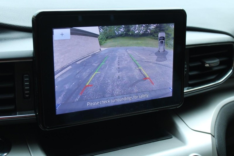 Ford Explorer Vehicle Full-screen Gallery Image 23