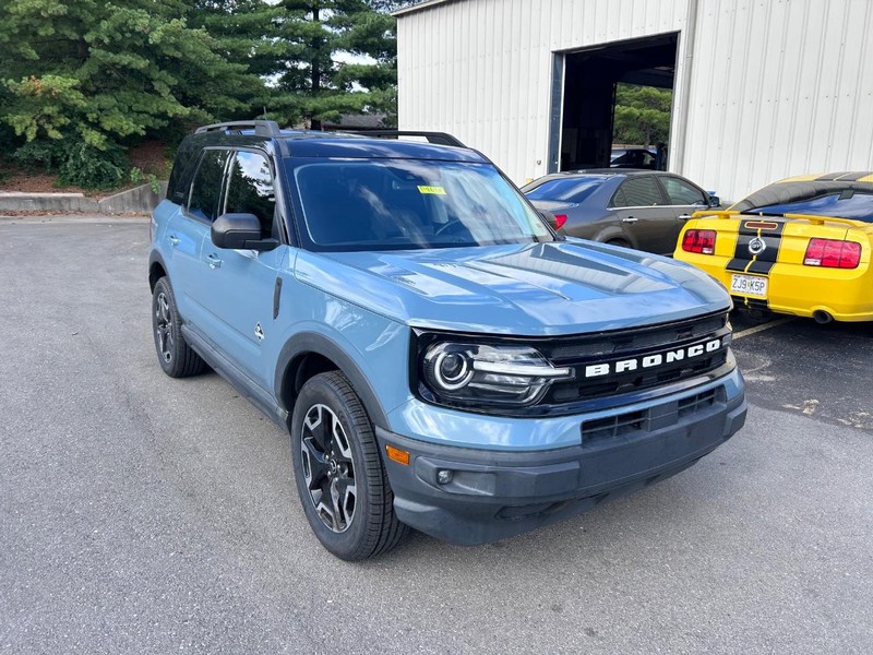 Ford Bronco Sport Vehicle Full-screen Gallery Image 03