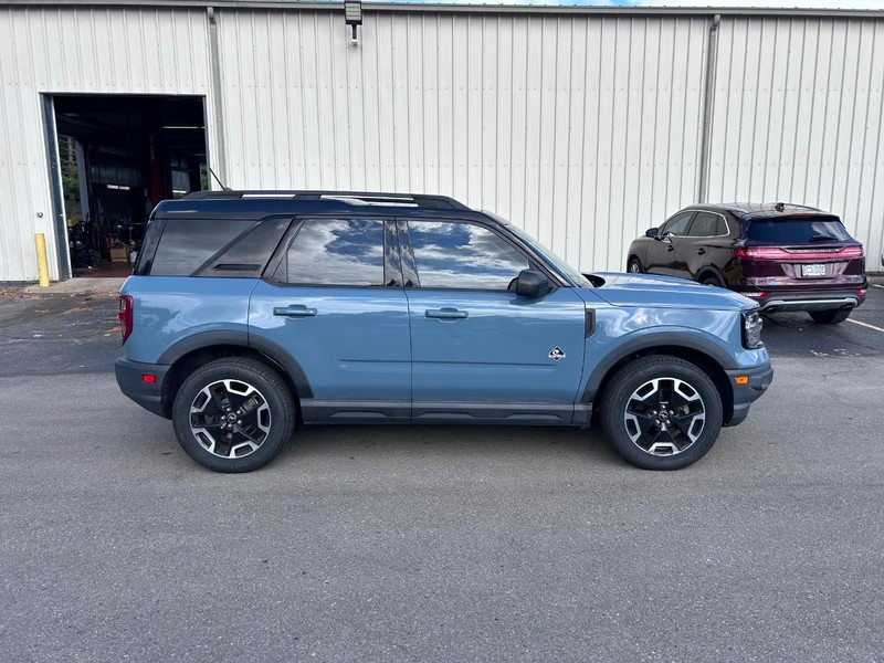 Ford Bronco Sport Vehicle Full-screen Gallery Image 04