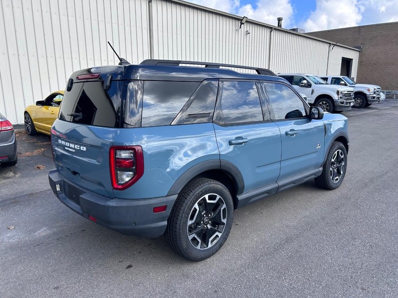 Ford Bronco Sport Vehicle Full-screen Gallery Image 05