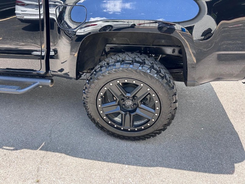 Chevrolet Colorado Vehicle Full-screen Gallery Image 08