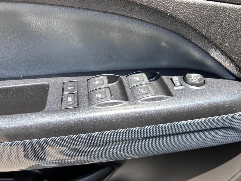 Chevrolet Colorado Vehicle Full-screen Gallery Image 18