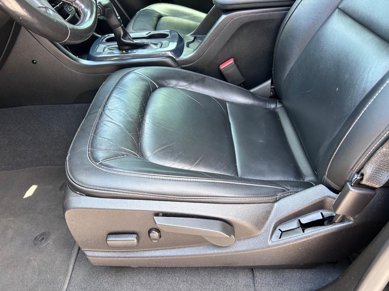 Chevrolet Colorado Vehicle Full-screen Gallery Image 19